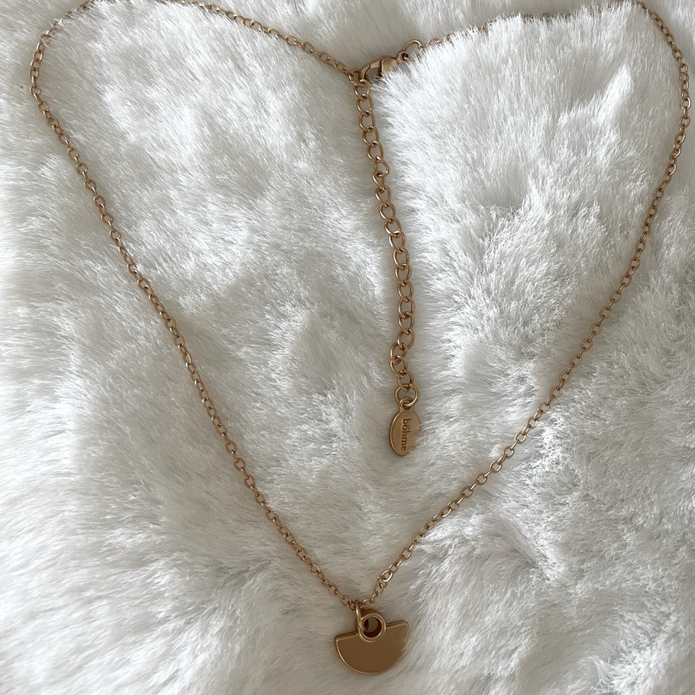 Faux gold geometric necklace.